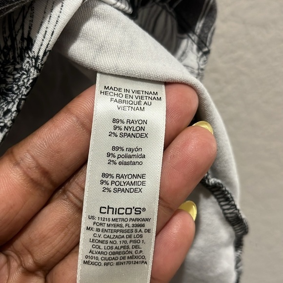 Chicos Top Shirt 3 Women XL Black White Floral Short Sleeve Round Neck Casual - Picture 4 of 7